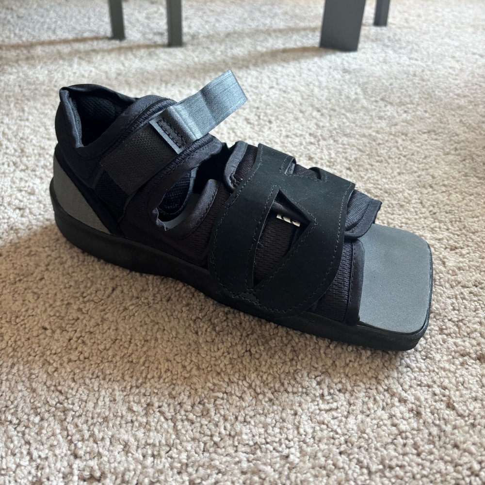 Post-op squared toe shoe